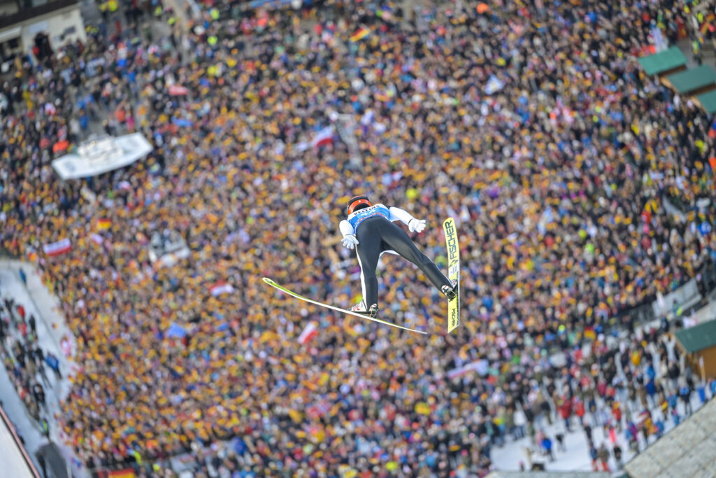 Skispringer Martin Hamann beim Neujahrsspringen 2024 in Garmisch-Partenkirchen.